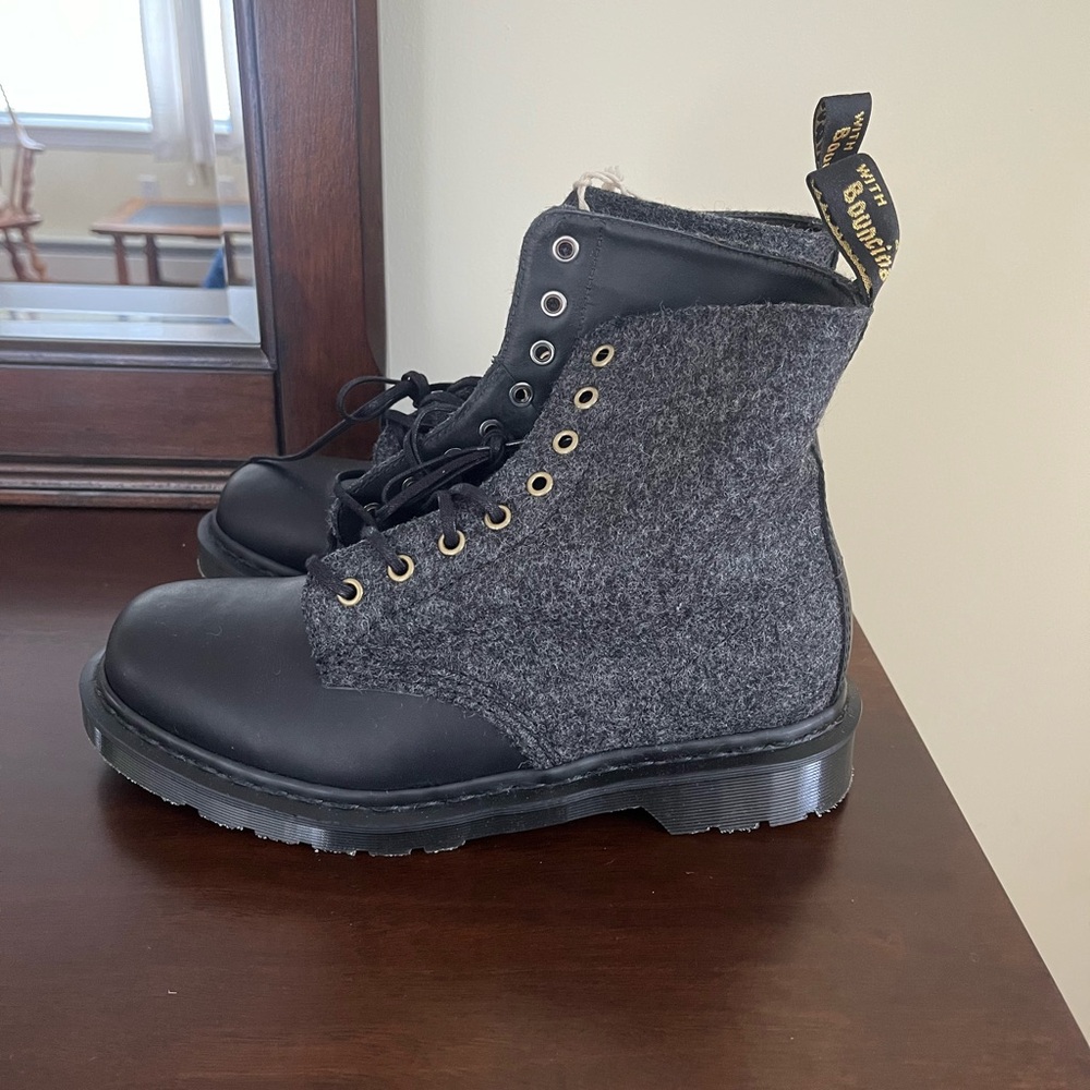 Dr Martens NWT boots black leather grey wool, UK size 10